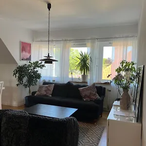 Apartment Rymlig Och Modern Laegenhet I Villa. Perfekt Foer Familjer. Med Parkering.
